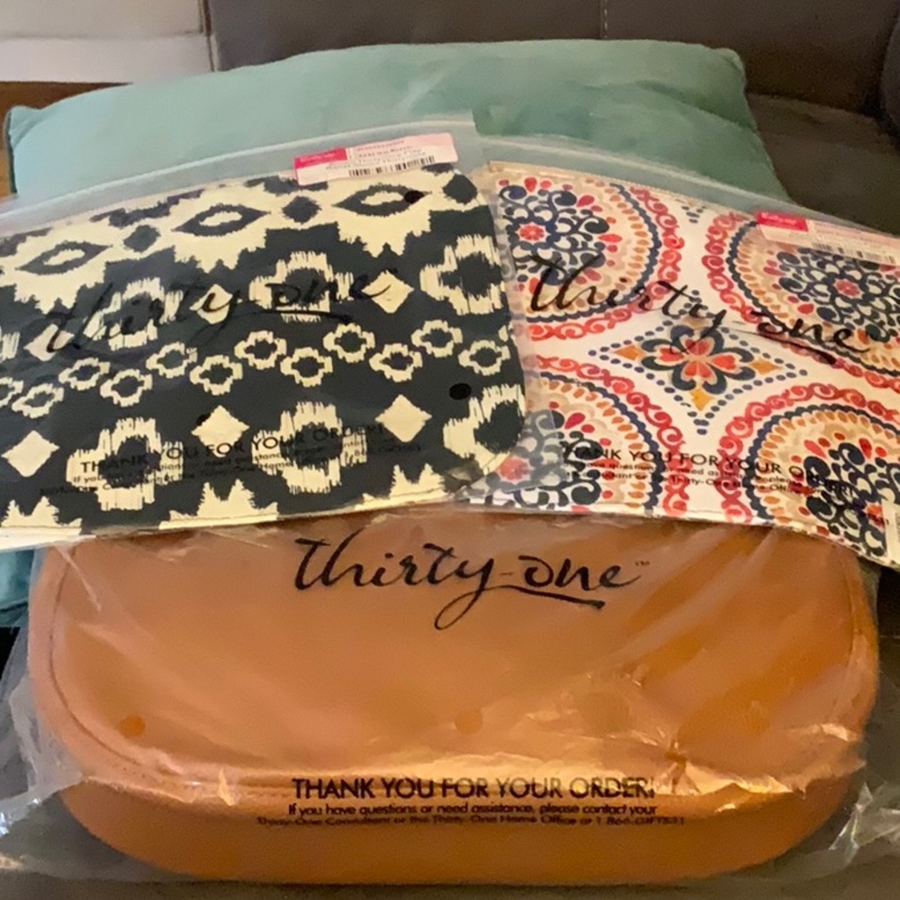 NWT Thirty-One convertible crossbody bag.